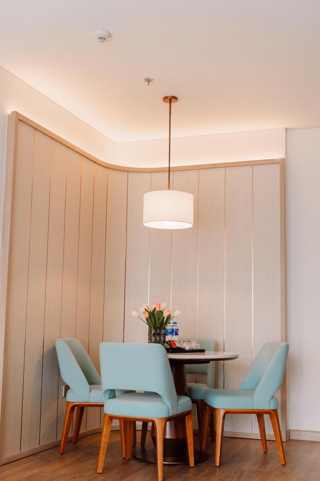 A La Carte Ha Long Apartment By The Beach Exterior photo